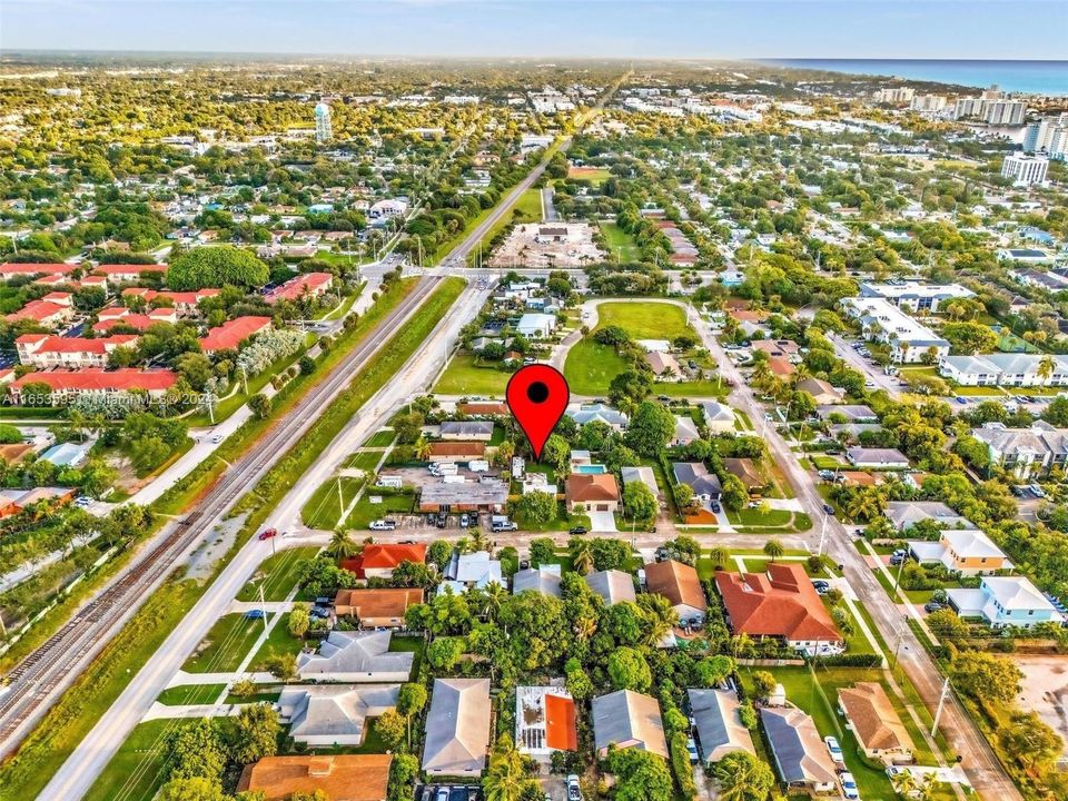 Location! Situated in between Atlantic Blvd and Linton Blvd. Walking distance to business corridor on Federal Highway and Downtown Delray