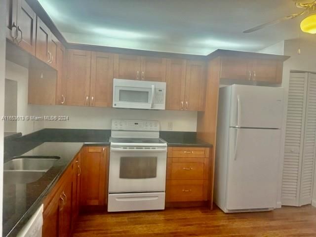 For Sale: $229,900 (2 beds, 2 baths, 1192 Square Feet)