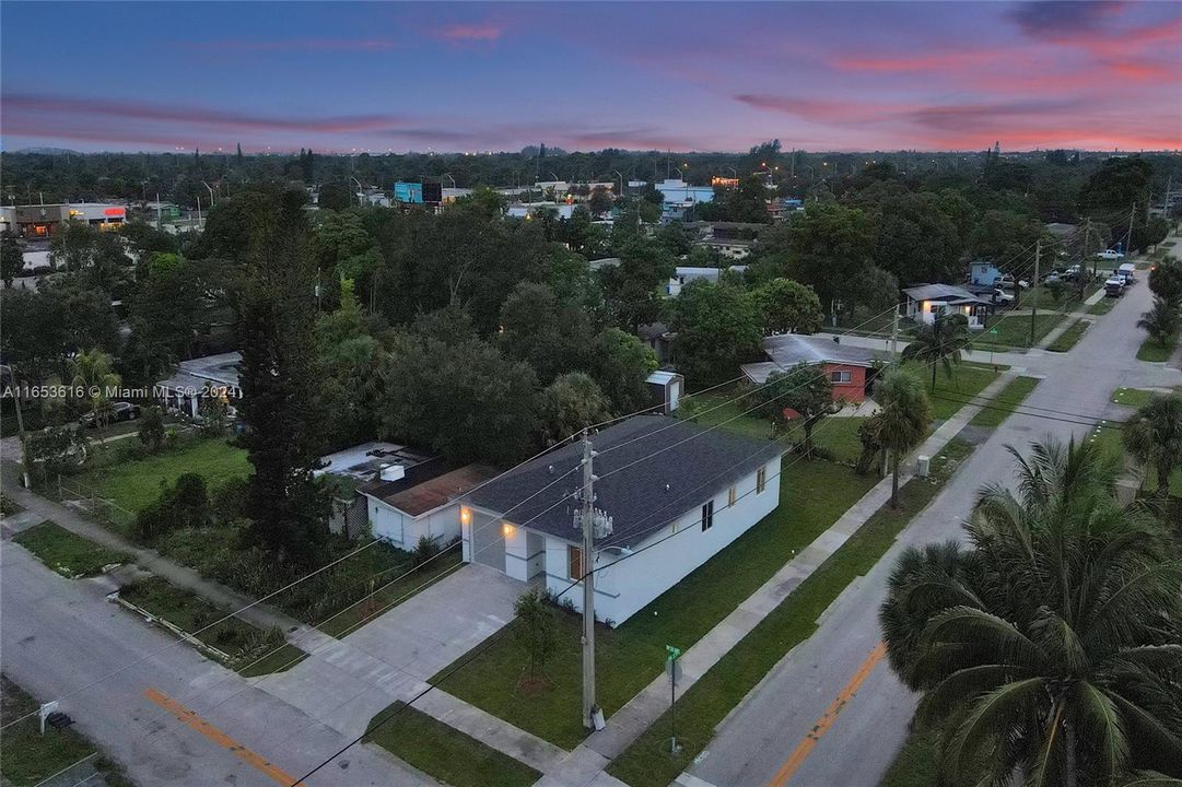 Active With Contract: $550,000 (4 beds, 2 baths, 1555 Square Feet)