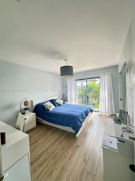 Active With Contract: $3,950 (3 beds, 2 baths, 1712 Square Feet)