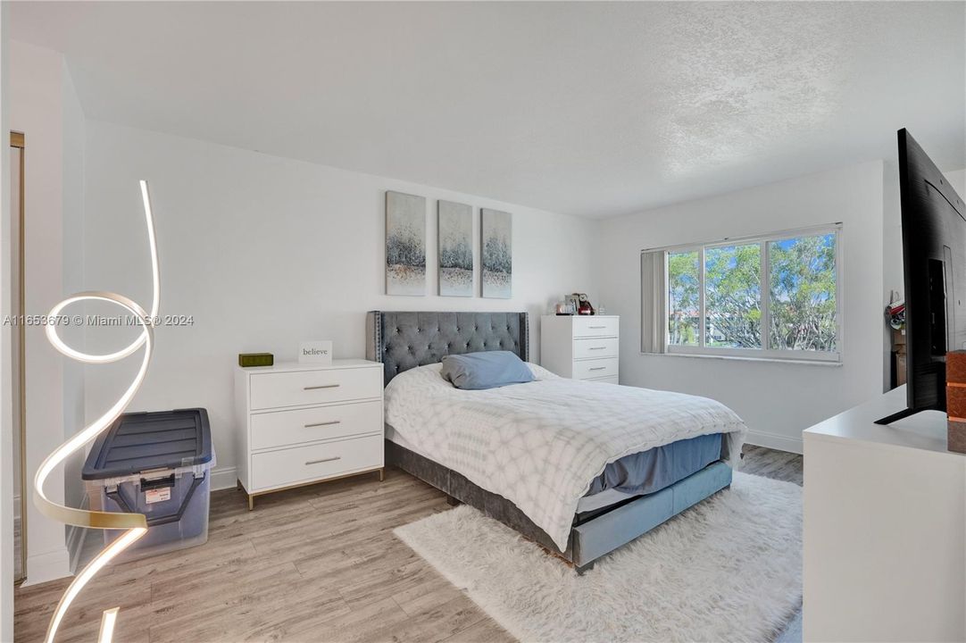 For Sale: $320,000 (2 beds, 2 baths, 1106 Square Feet)