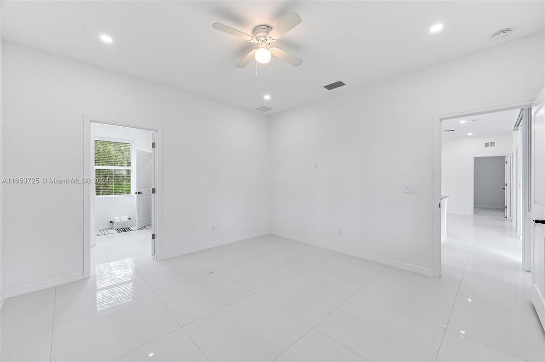 For Sale: $325,000 (3 beds, 2 baths, 1406 Square Feet)