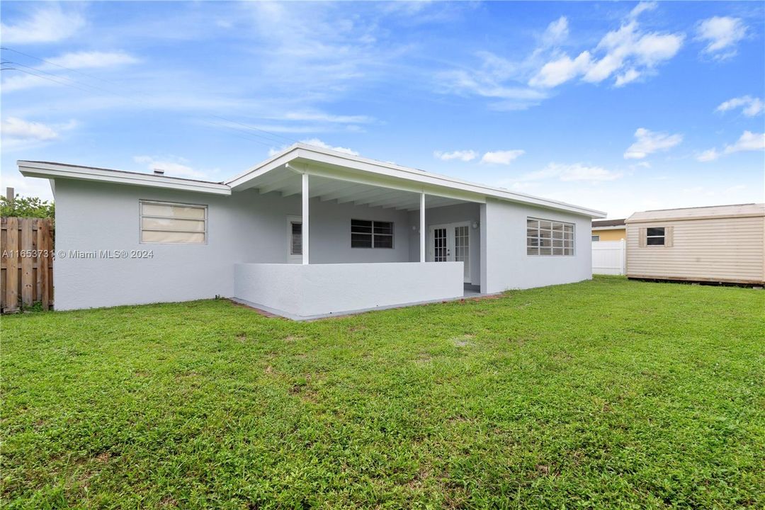 For Sale: $650,000 (3 beds, 2 baths, 2052 Square Feet)