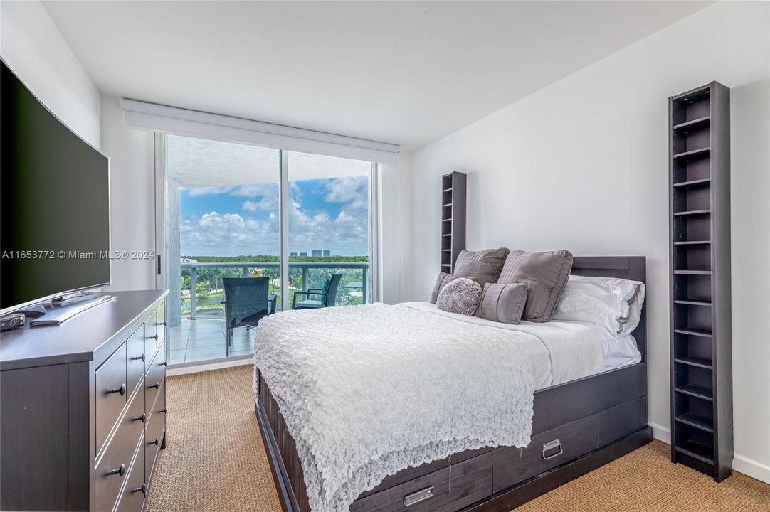 For Sale: $1,080,000 (2 beds, 2 baths, 1566 Square Feet)