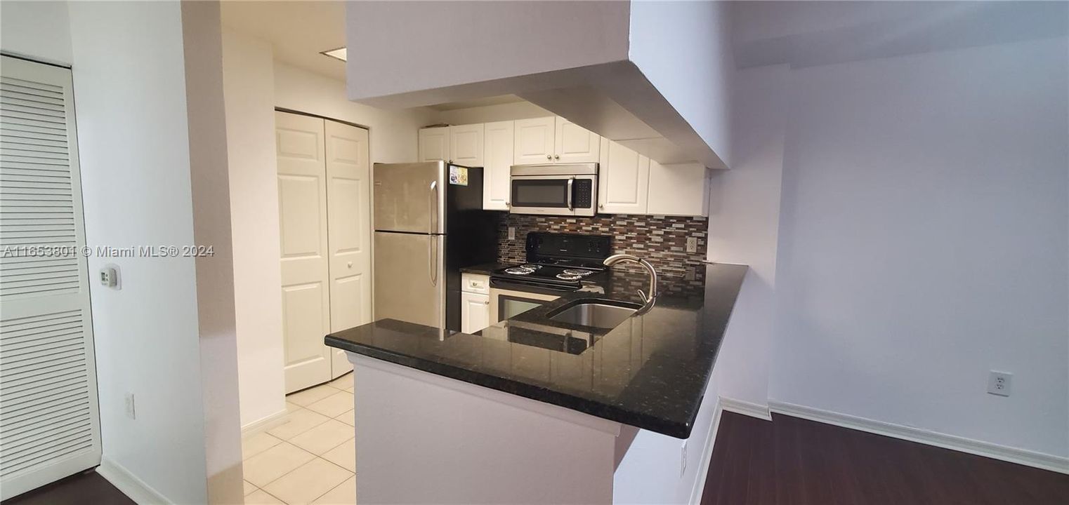 Active With Contract: $2,200 (2 beds, 2 baths, 1088 Square Feet)