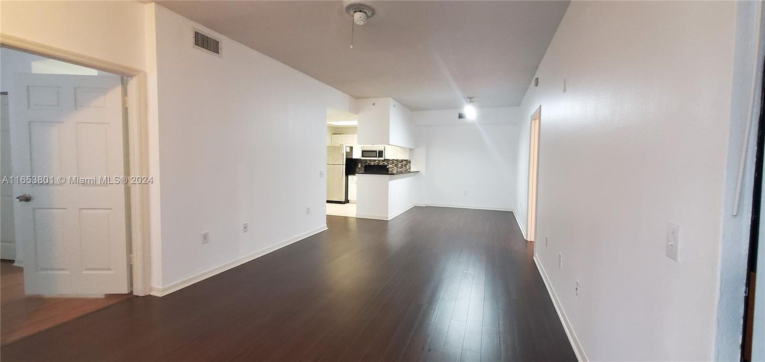 Active With Contract: $2,200 (2 beds, 2 baths, 1088 Square Feet)