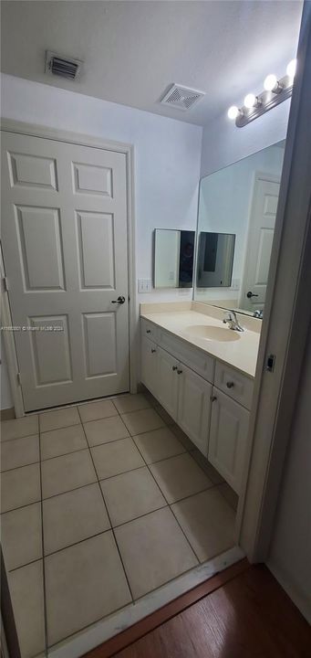 Active With Contract: $2,200 (2 beds, 2 baths, 1088 Square Feet)