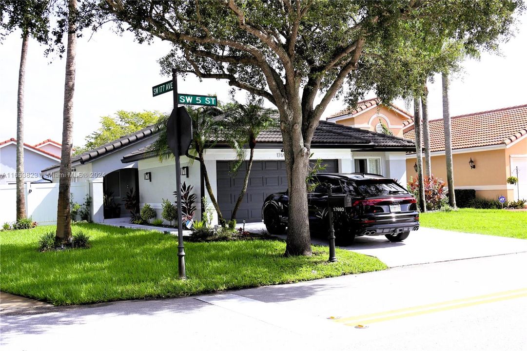 For Sale: $715,000 (3 beds, 2 baths, 1412 Square Feet)