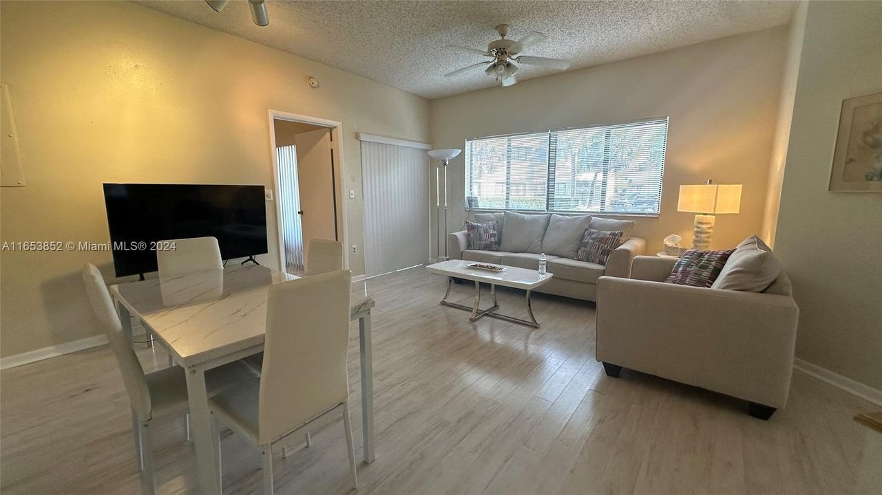 For Rent: $2,075 (2 beds, 2 baths, 858 Square Feet)