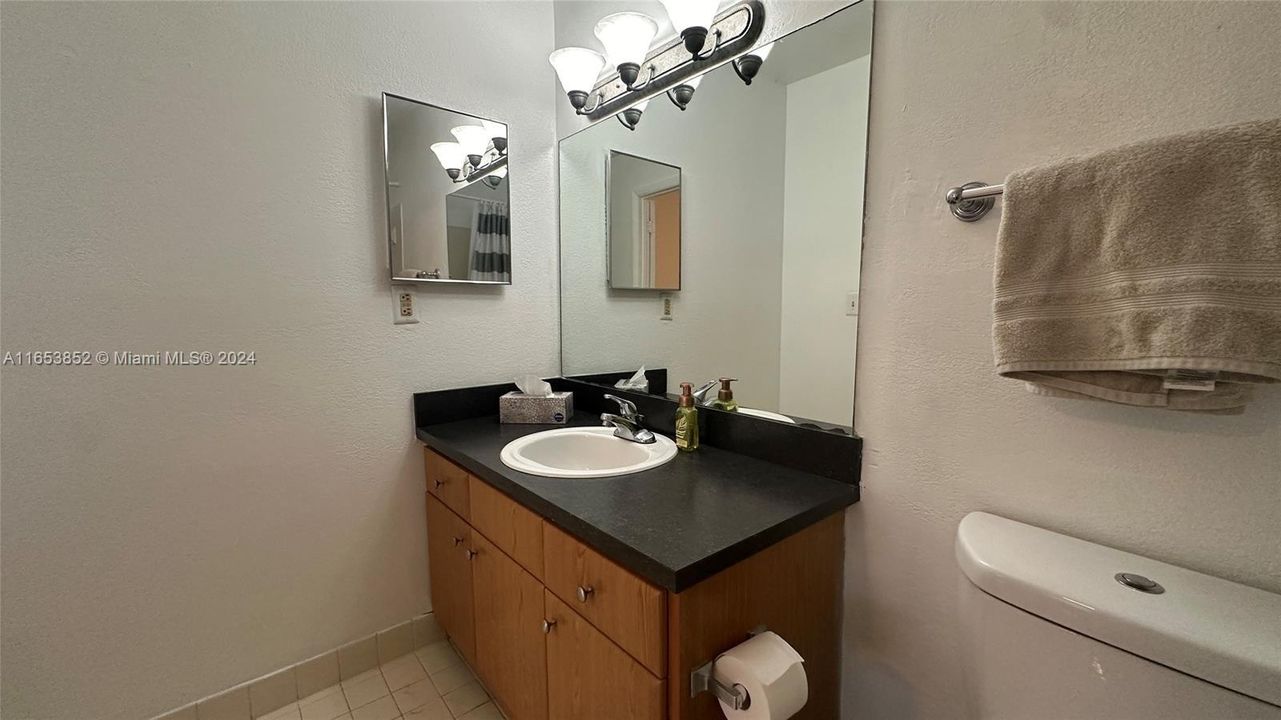 For Rent: $2,075 (2 beds, 2 baths, 858 Square Feet)