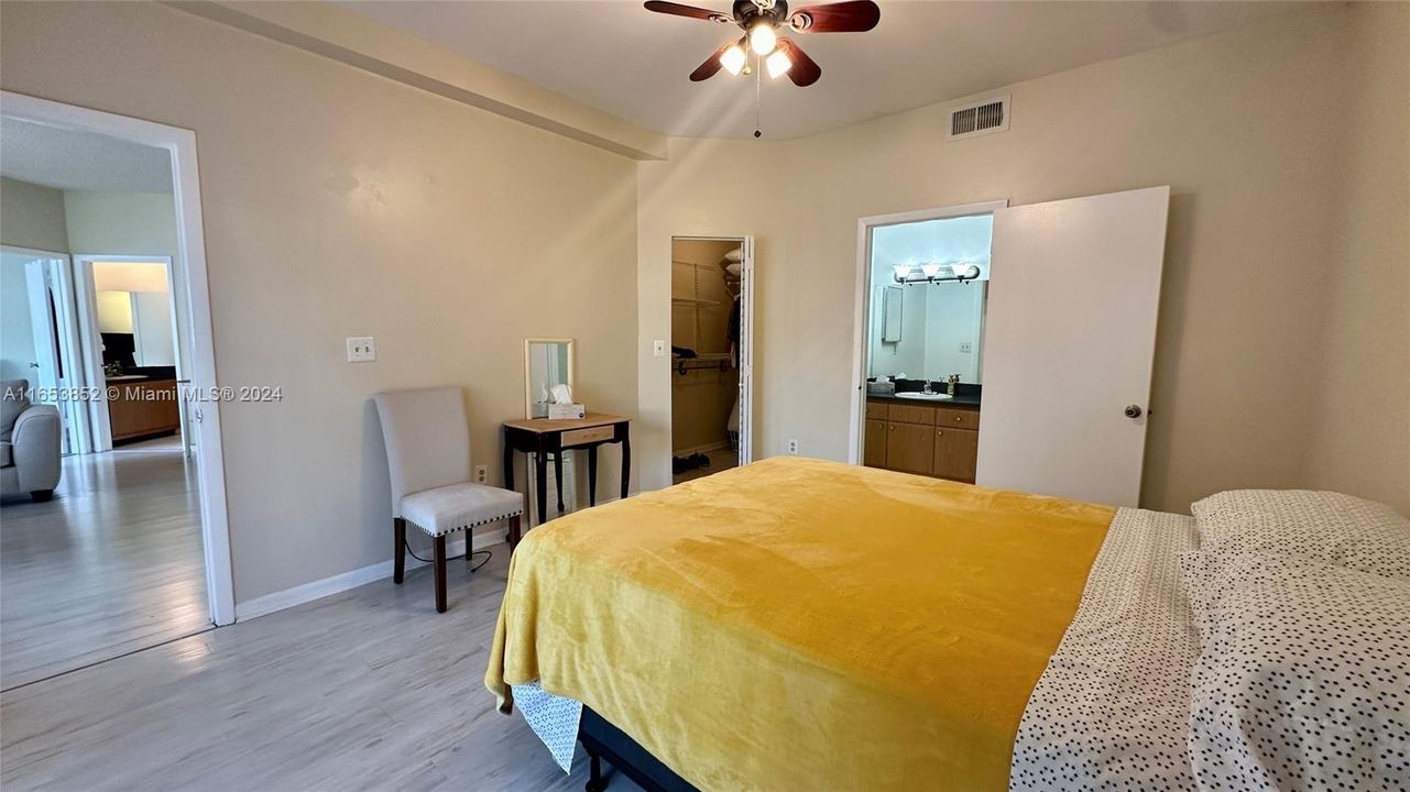 For Rent: $2,075 (2 beds, 2 baths, 858 Square Feet)