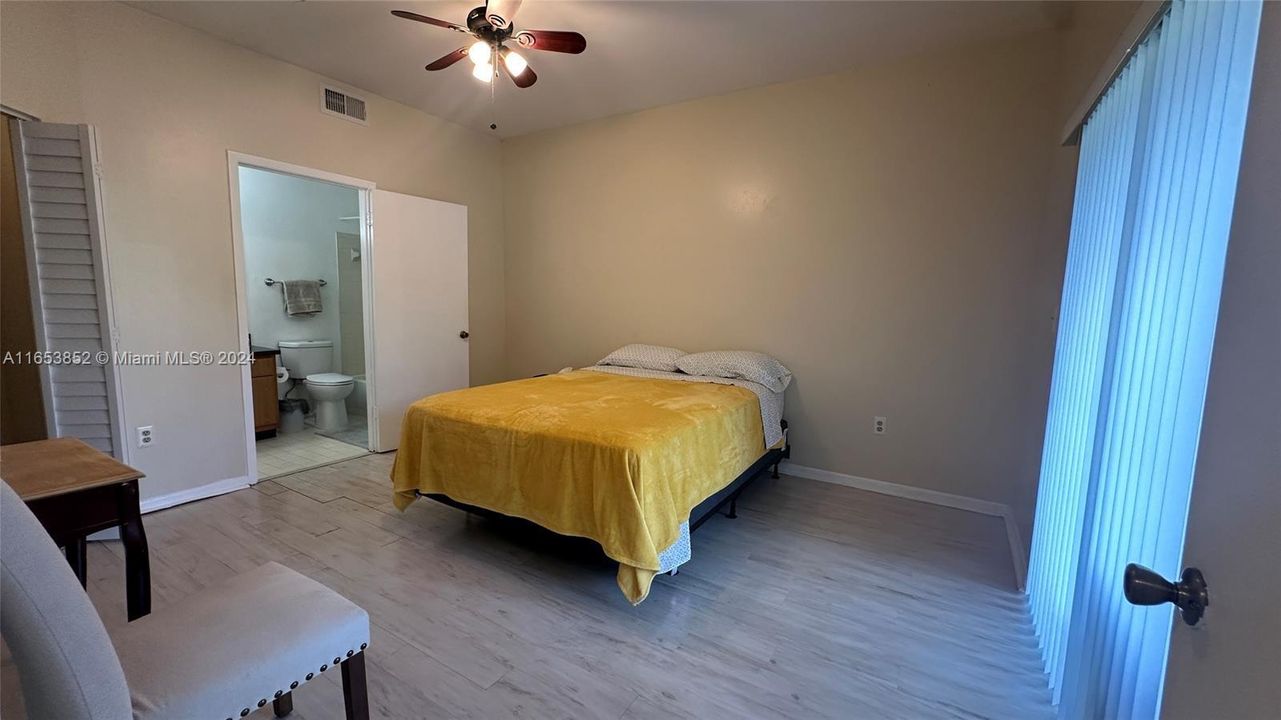 For Rent: $2,075 (2 beds, 2 baths, 858 Square Feet)