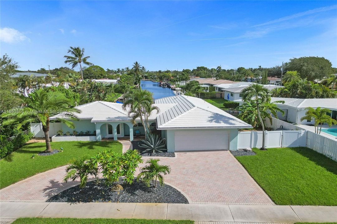 For Sale: $1,000,000 (3 beds, 2 baths, 1311 Square Feet)