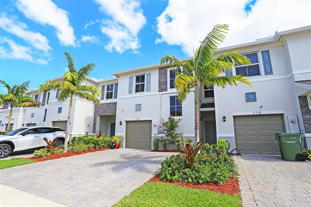 For Sale: $449,900 (3 beds, 2 baths, 1628 Square Feet)