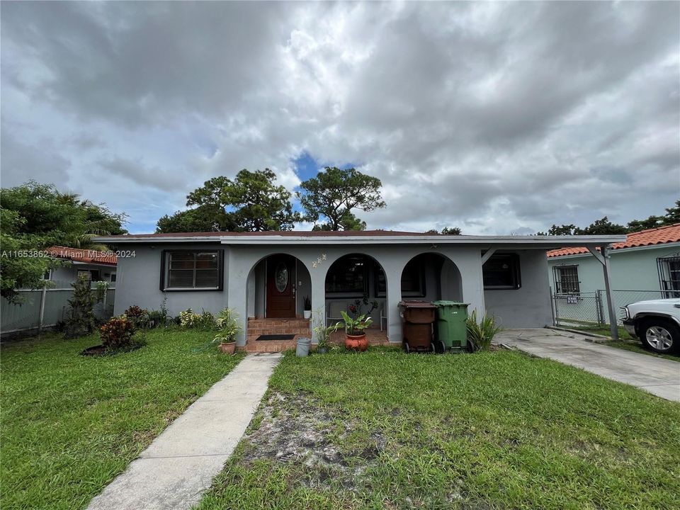 For Sale: $650,000 (3 beds, 2 baths, 1552 Square Feet)