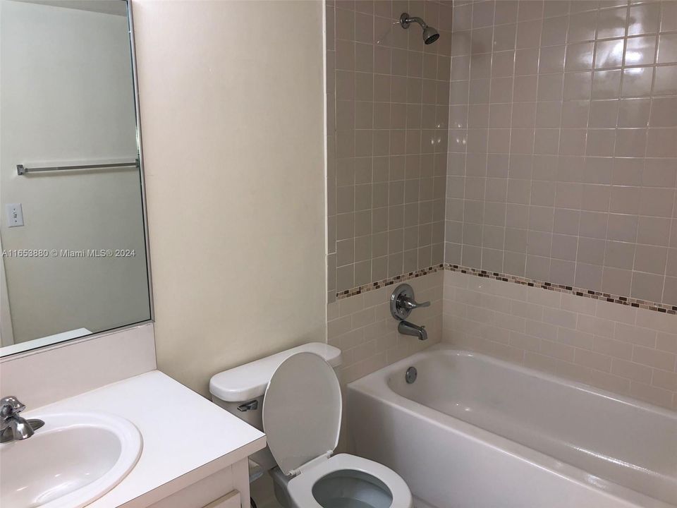 Недавно арендовано: $2,400 (2 спален, 2 ванн, 866 Квадратных фут)