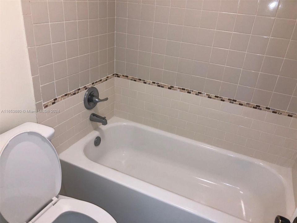 Недавно арендовано: $2,400 (2 спален, 2 ванн, 866 Квадратных фут)