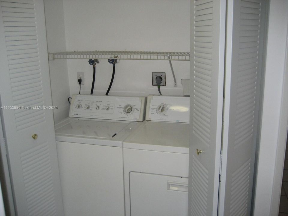 Недавно арендовано: $2,400 (2 спален, 2 ванн, 866 Квадратных фут)