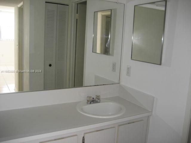 Недавно арендовано: $2,400 (2 спален, 2 ванн, 866 Квадратных фут)