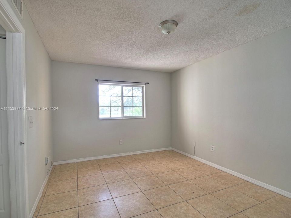 Recently Rented: $2,200 (2 beds, 1 baths, 884 Square Feet)