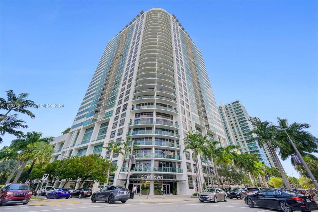 Active With Contract: $4,400 (2 beds, 2 baths, 1262 Square Feet)