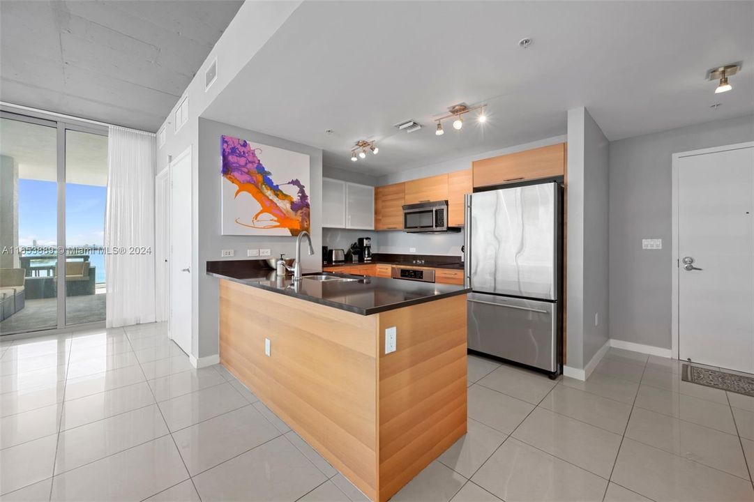 Active With Contract: $4,400 (2 beds, 2 baths, 1262 Square Feet)