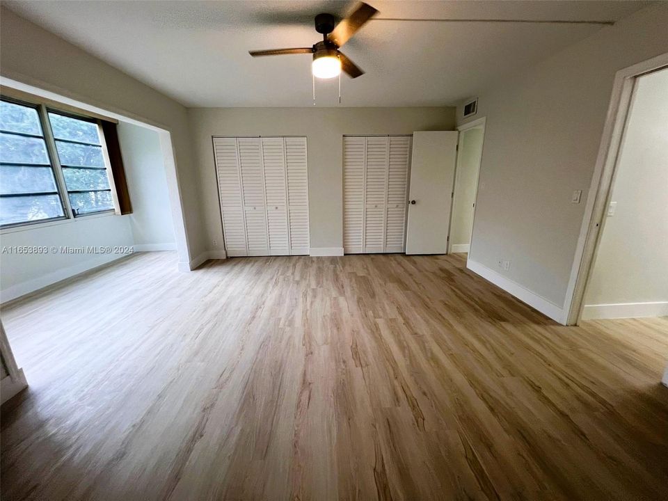 For Sale: $155,000 (1 beds, 1 baths, 798 Square Feet)