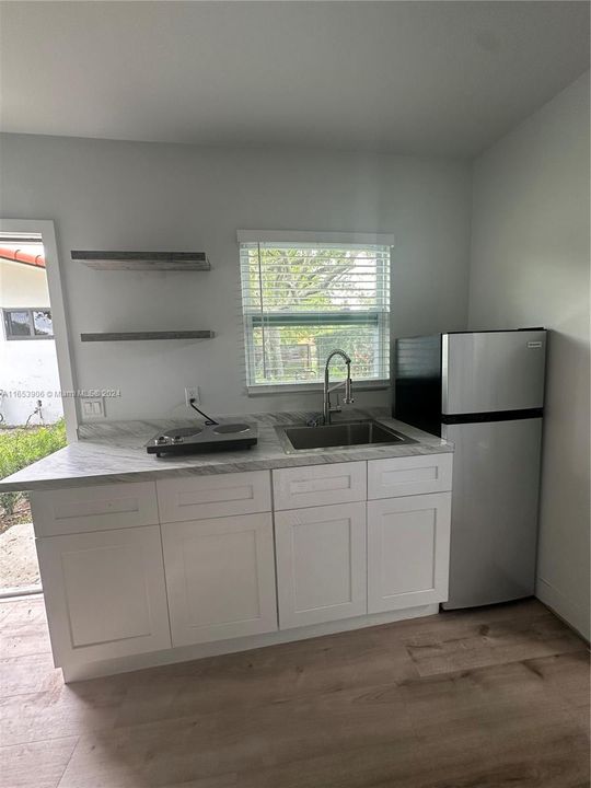 For Rent: $1,650 (1 beds, 1 baths, 3000 Square Feet)