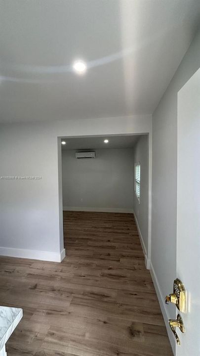 For Rent: $1,650 (1 beds, 1 baths, 3000 Square Feet)