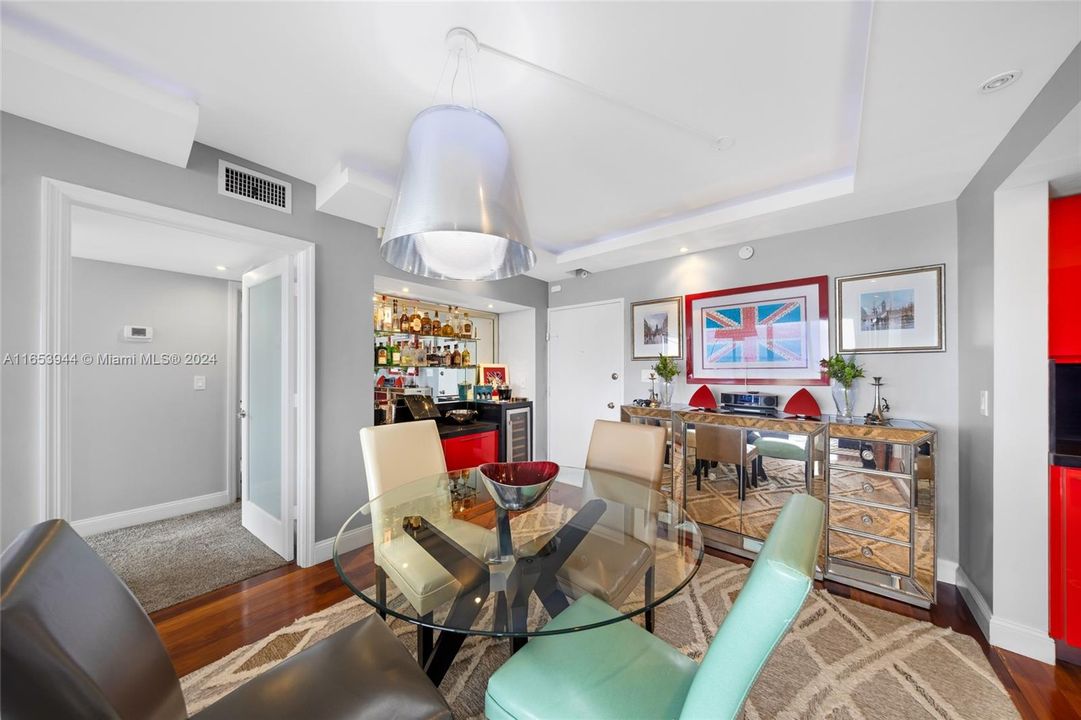 For Sale: $749,000 (2 beds, 2 baths, 1190 Square Feet)