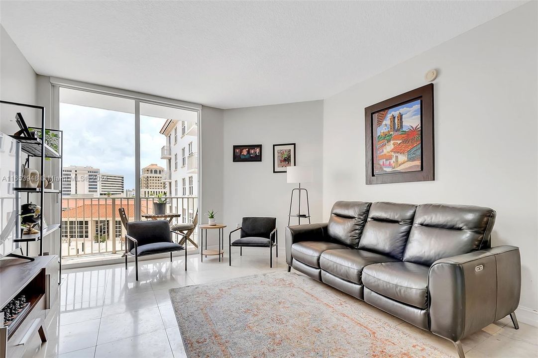 Active With Contract: $3,275 (2 beds, 2 baths, 1085 Square Feet)