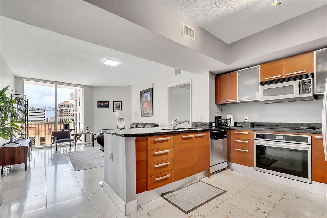 Active With Contract: $3,275 (2 beds, 2 baths, 1085 Square Feet)