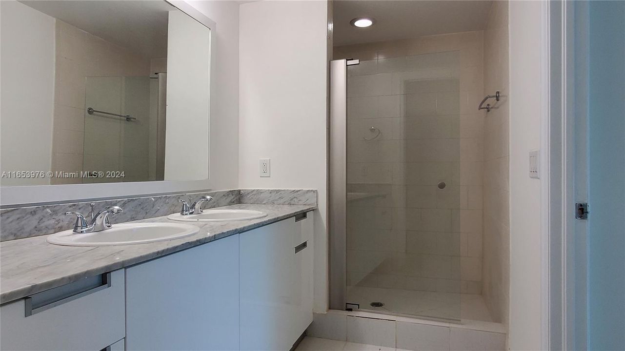 For Rent: $3,600 (2 beds, 2 baths, 1274 Square Feet)