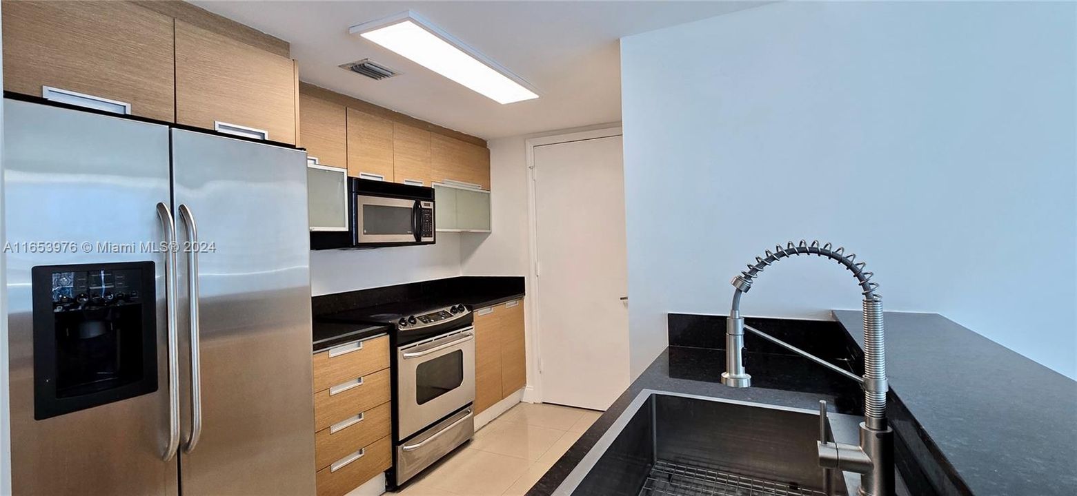 For Rent: $3,600 (2 beds, 2 baths, 1274 Square Feet)