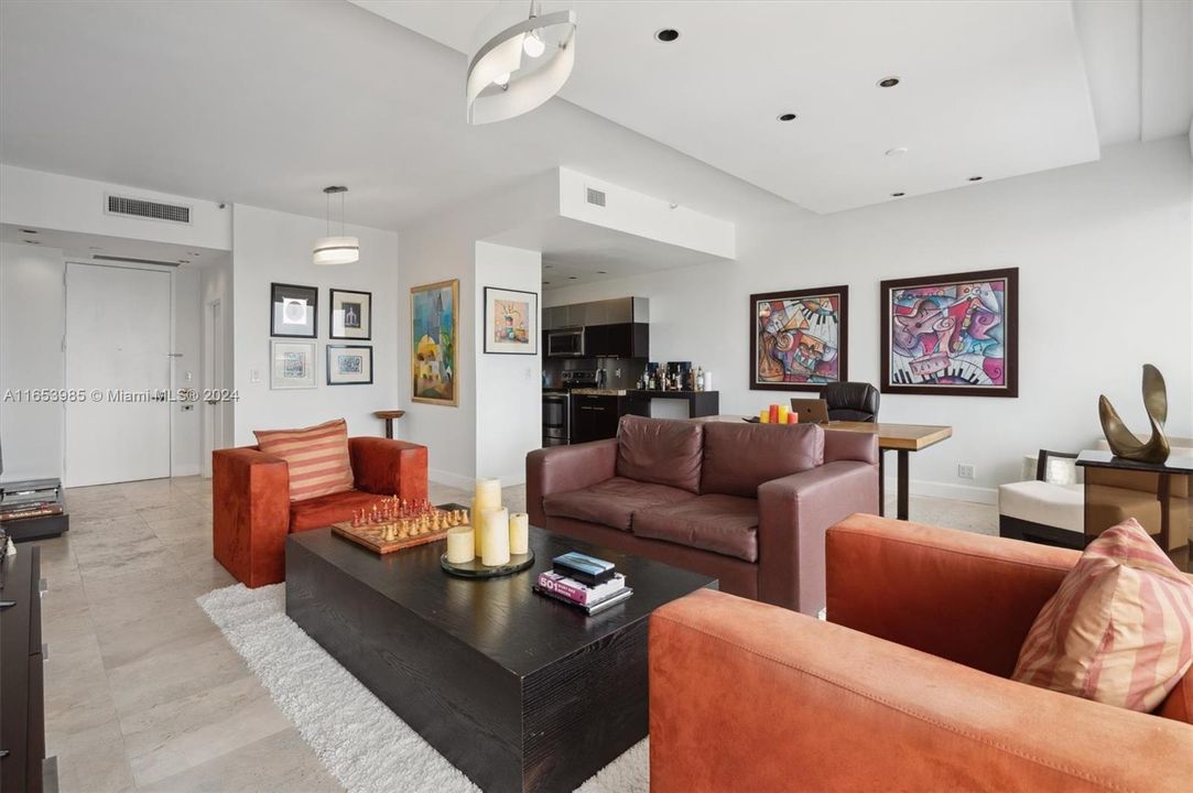 For Sale: $545,000 (1 beds, 1 baths, 1077 Square Feet)