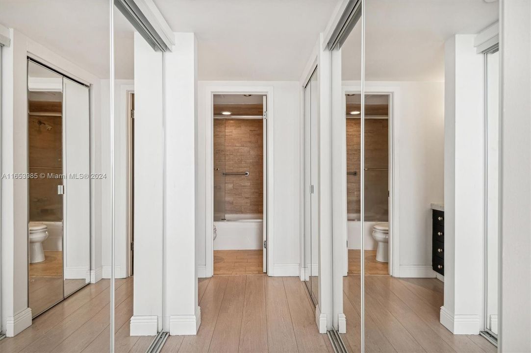 For Sale: $545,000 (1 beds, 1 baths, 1077 Square Feet)