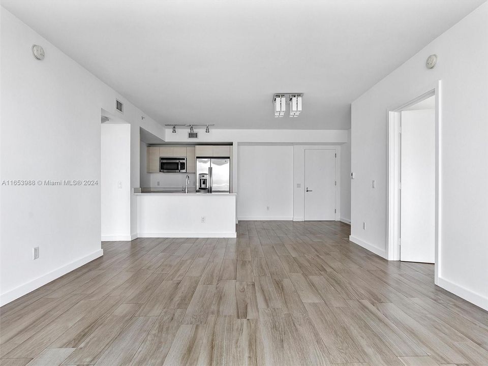 Active With Contract: $3,650 (2 beds, 2 baths, 1060 Square Feet)