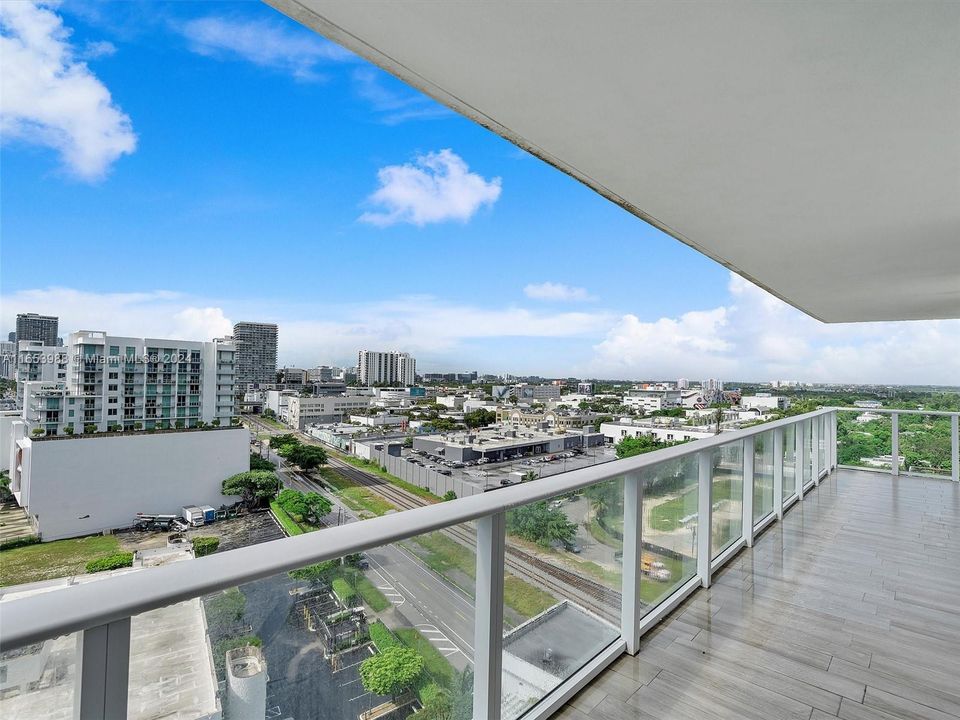 Active With Contract: $3,650 (2 beds, 2 baths, 1060 Square Feet)