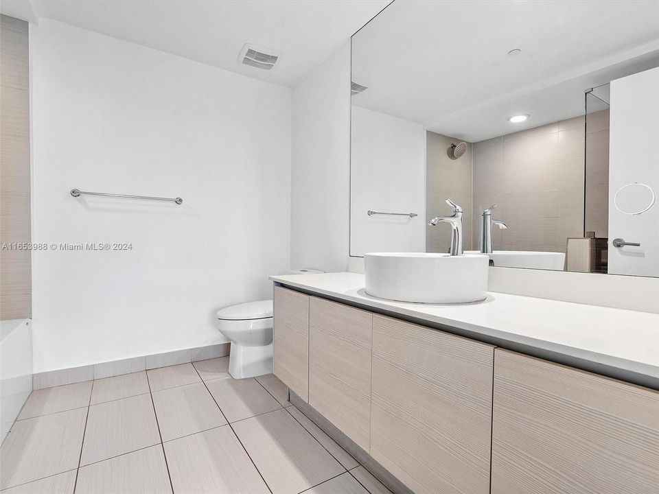 Active With Contract: $3,650 (2 beds, 2 baths, 1060 Square Feet)