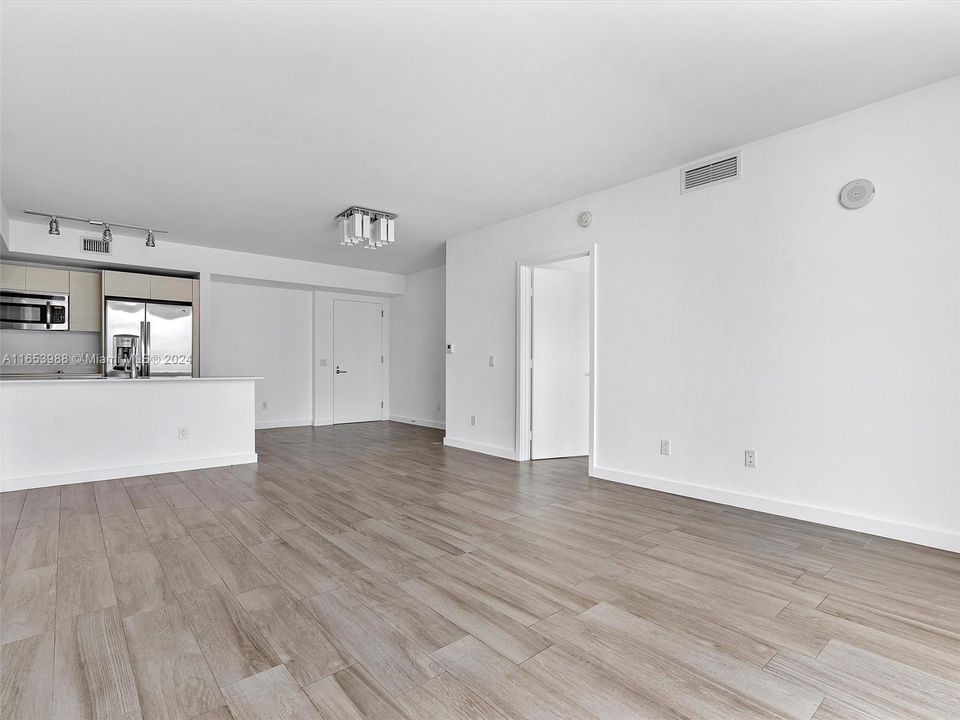 Active With Contract: $3,650 (2 beds, 2 baths, 1060 Square Feet)