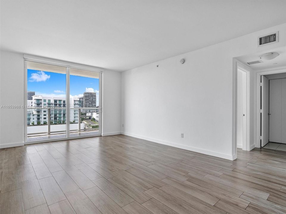 Active With Contract: $3,650 (2 beds, 2 baths, 1060 Square Feet)