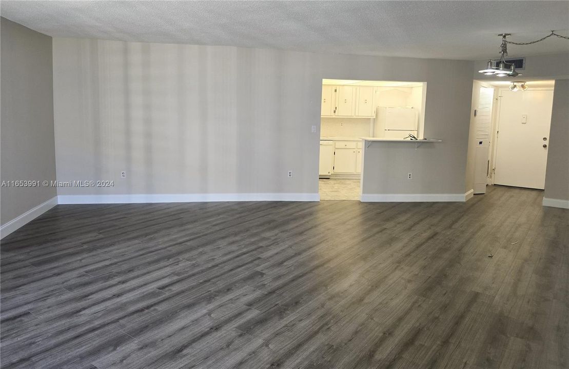 For Sale: $229,000 (1 beds, 1 baths, 775 Square Feet)