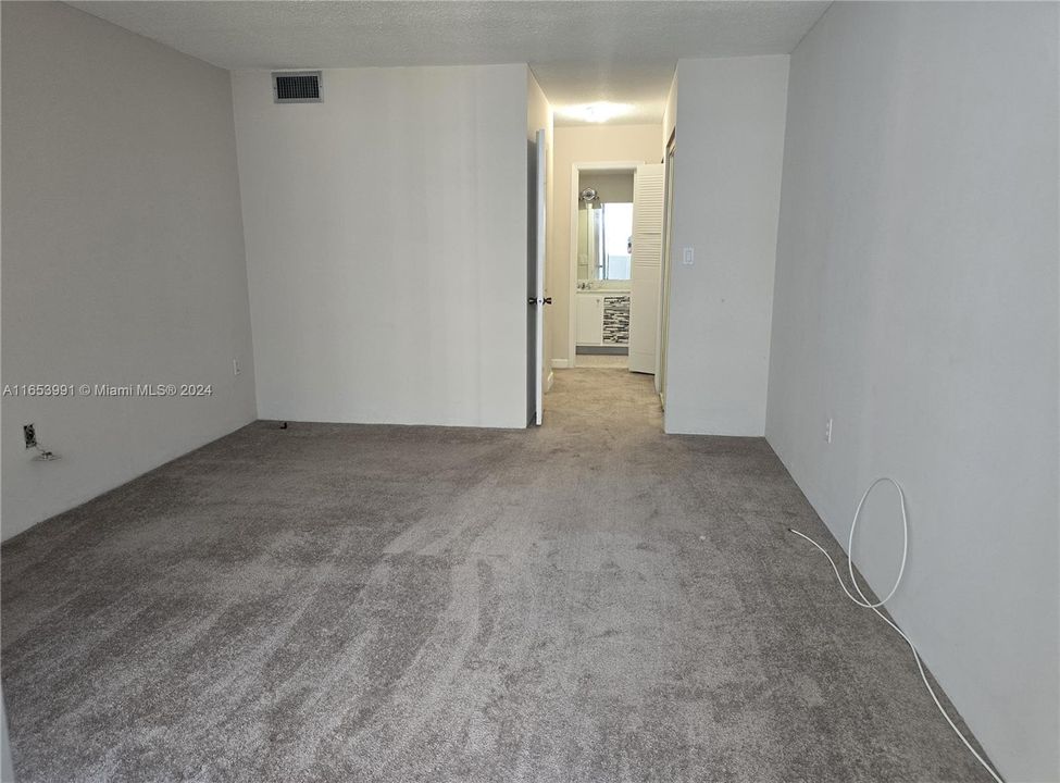 For Sale: $229,000 (1 beds, 1 baths, 775 Square Feet)