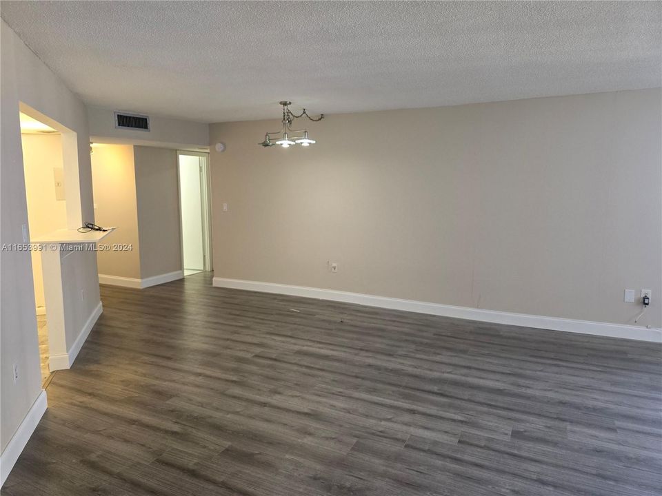 For Sale: $229,000 (1 beds, 1 baths, 775 Square Feet)