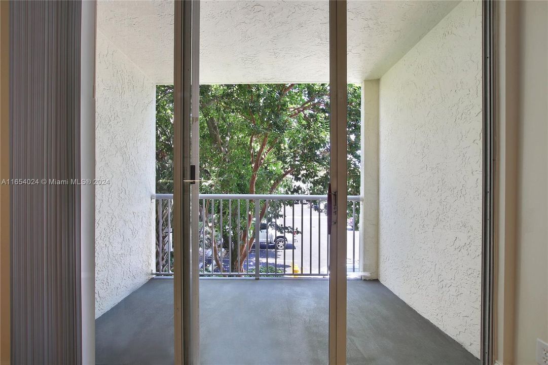 Active With Contract: $2,277 (1 beds, 1 baths, 795 Square Feet)