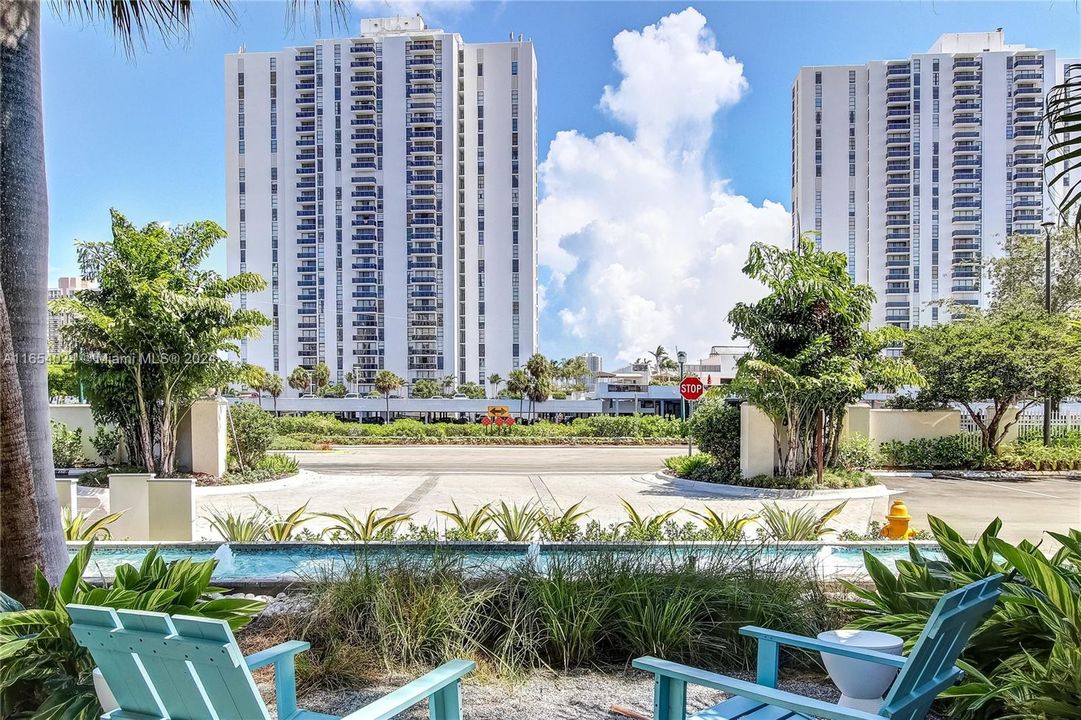 Active With Contract: $2,277 (1 beds, 1 baths, 795 Square Feet)