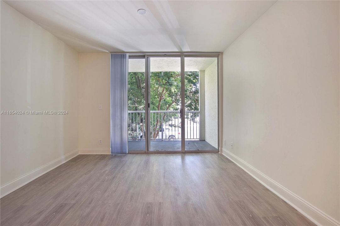 Active With Contract: $2,277 (1 beds, 1 baths, 795 Square Feet)