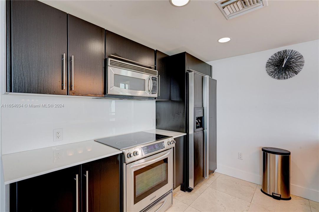 For Sale: $770,000 (2 beds, 2 baths, 1368 Square Feet)