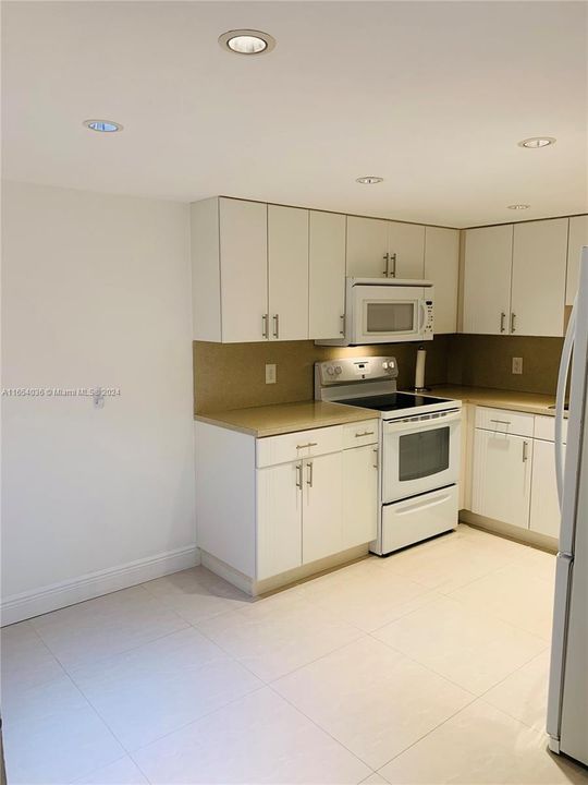 For Rent: $2,750 (2 beds, 2 baths, 1235 Square Feet)