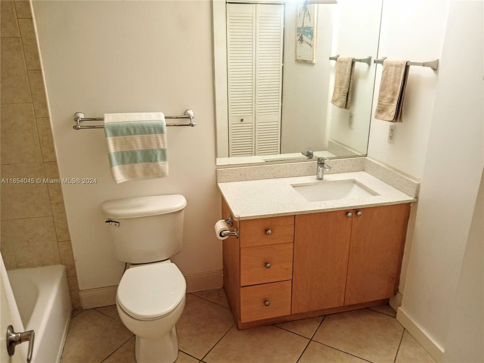 For Sale: $359,000 (1 beds, 1 baths, 615 Square Feet)